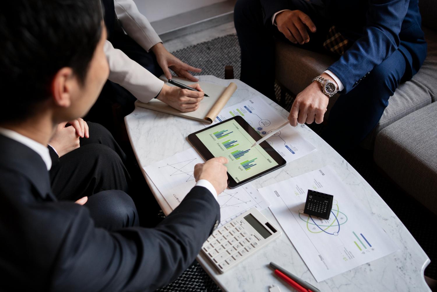 Key Factors to Consider When Hiring an Investment Advisor